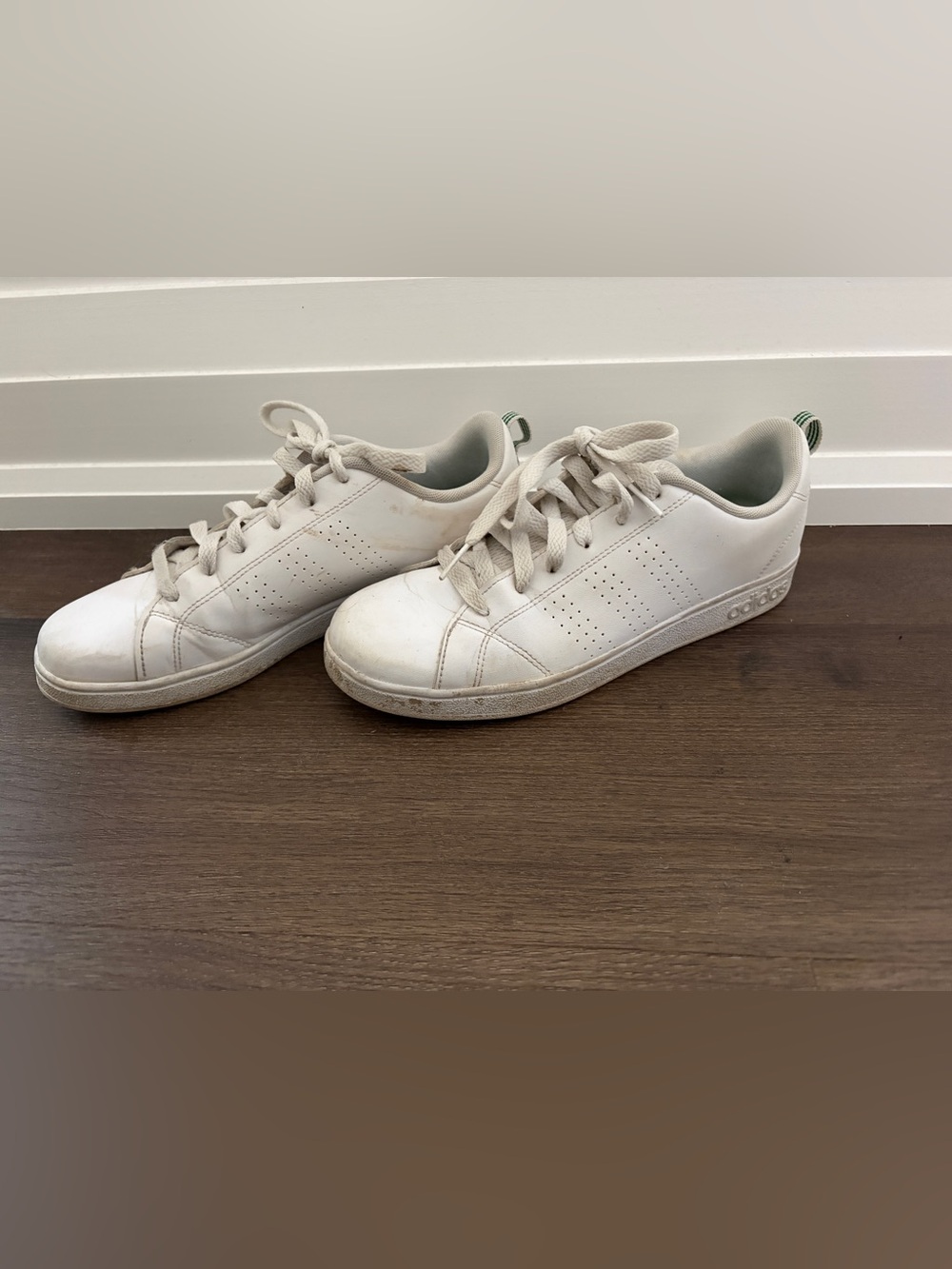 ADIDAS NEO Kids White Low-Top Lace Sneakers with Subtle Green Heel Tab - Size 6